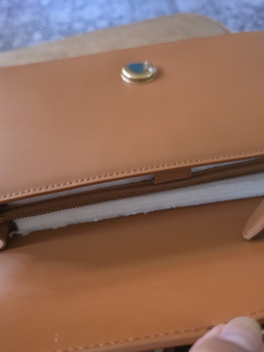 Pinko Tan Leather Shoulder Bag with Gold Chain and Bird Clasp - Picture 3 of 7